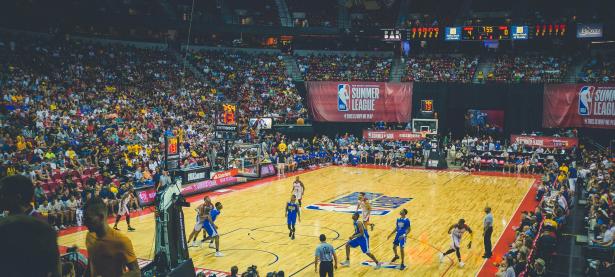 IM电竞投注平台-伯纳乌的日耳曼战车，本泽马率皇马鏖战曼联，德意志铁血铸就晋级路