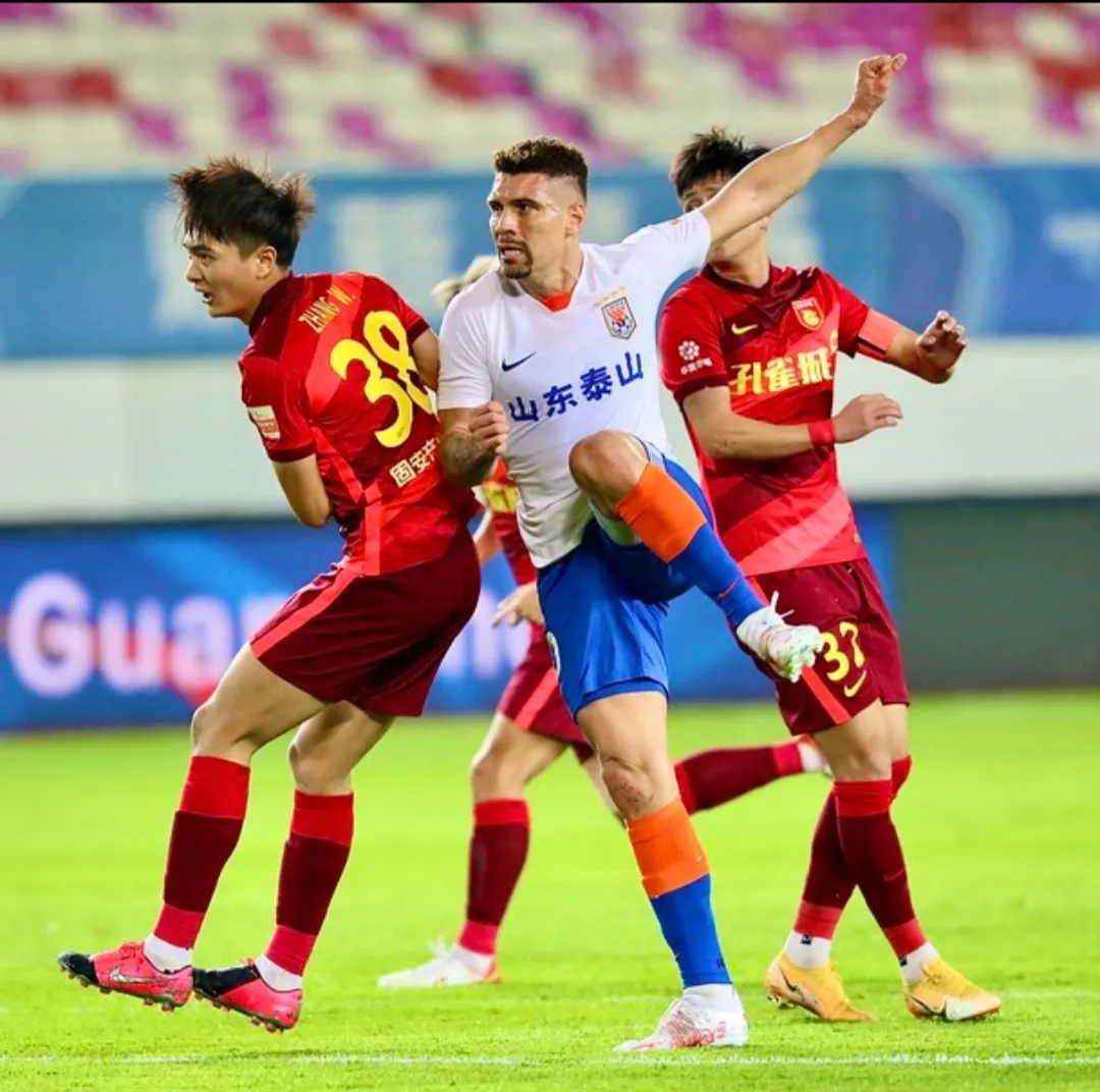 包含热血对决唤起足球激情,球场上风起云涌的词条 包含热血对决唤起足球激情,球场上风起云涌的词条