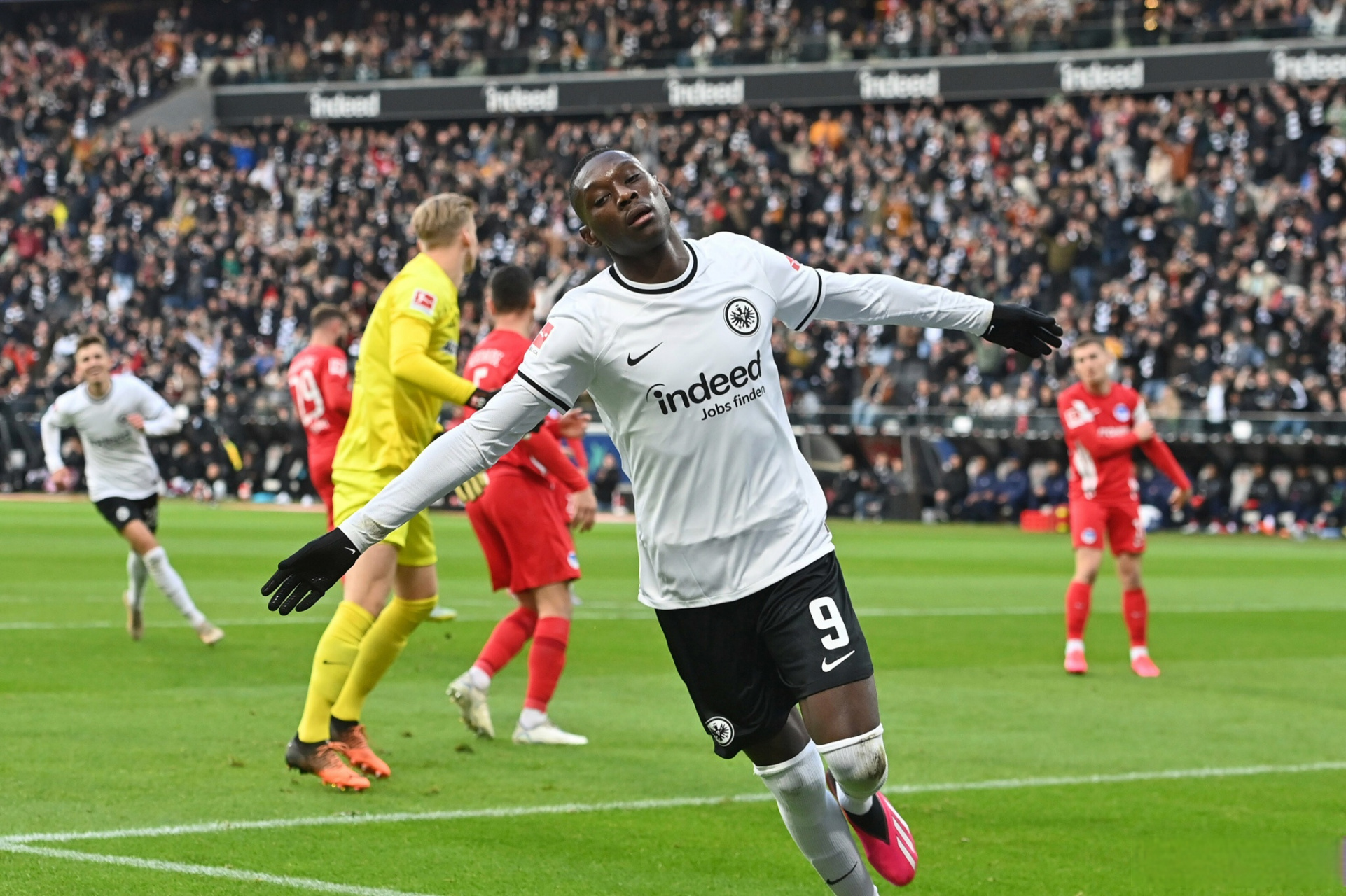 包含法兰克福客场获胜,升至积分榜前列的词条 包含法兰克福客场获胜,升至积分榜前列的词条