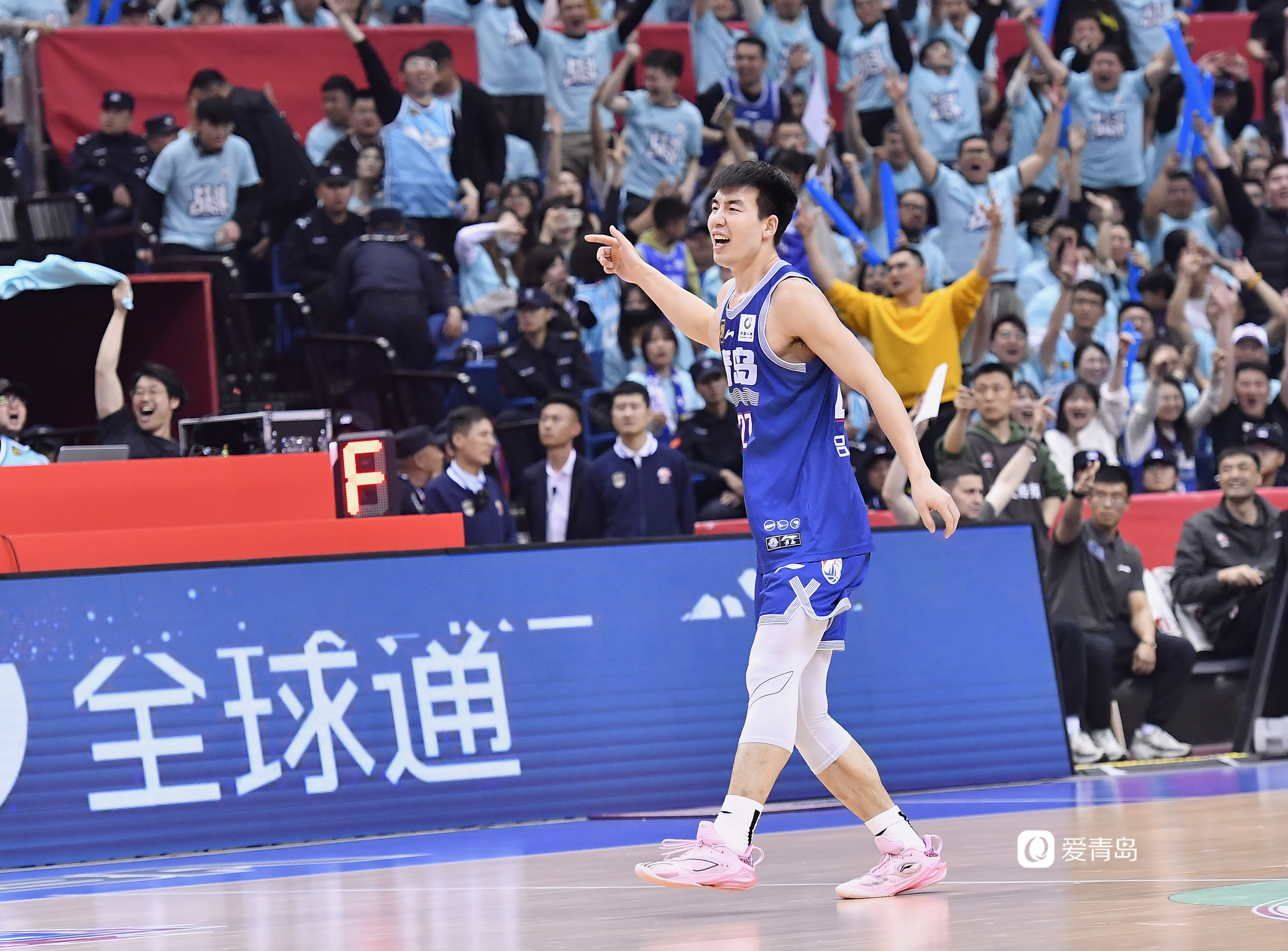 关于青岛男篮大胜对手,表现出正面笔挺的竞技态度的信息 关于青岛男篮大胜对手,表现出正面笔挺的竞技态度的信息