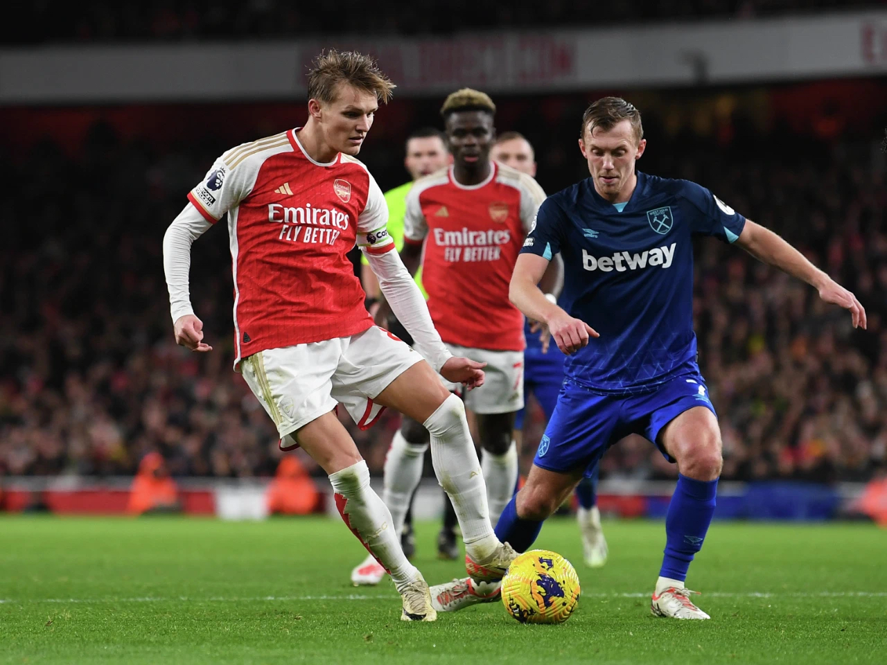 包含水晶宫主场失利于斯旺西，遭遇困境局面的词条