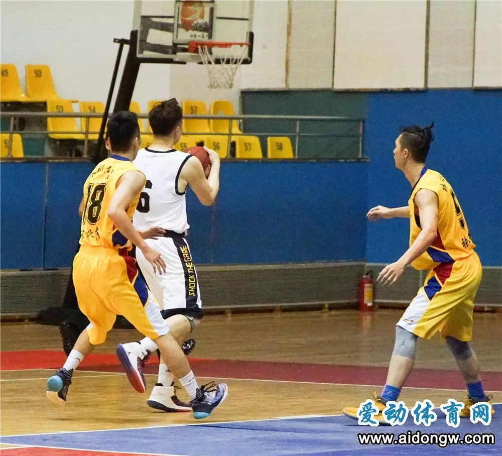 湖南队球员表现抢眼,赢得观众喝彩 湖南队球员表现抢眼,赢得观众喝彩