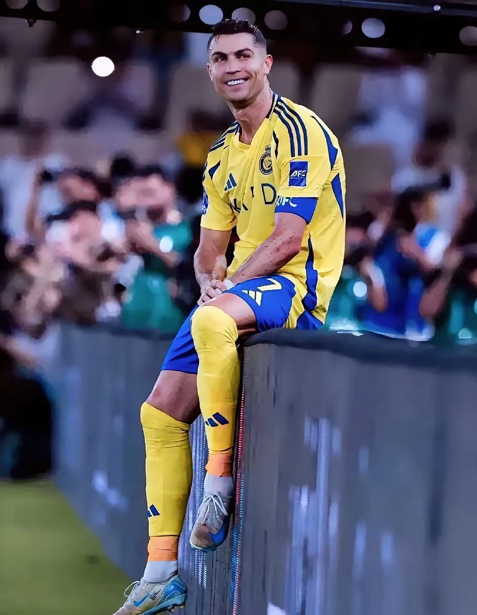 足球比赛中，球队历经千辛万苦终于获得胜利