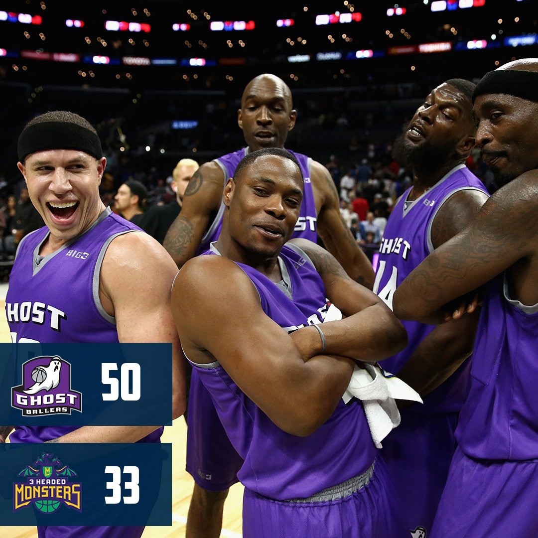 西班牙篮球巨星现身赛场粉丝争相合影的简单介绍