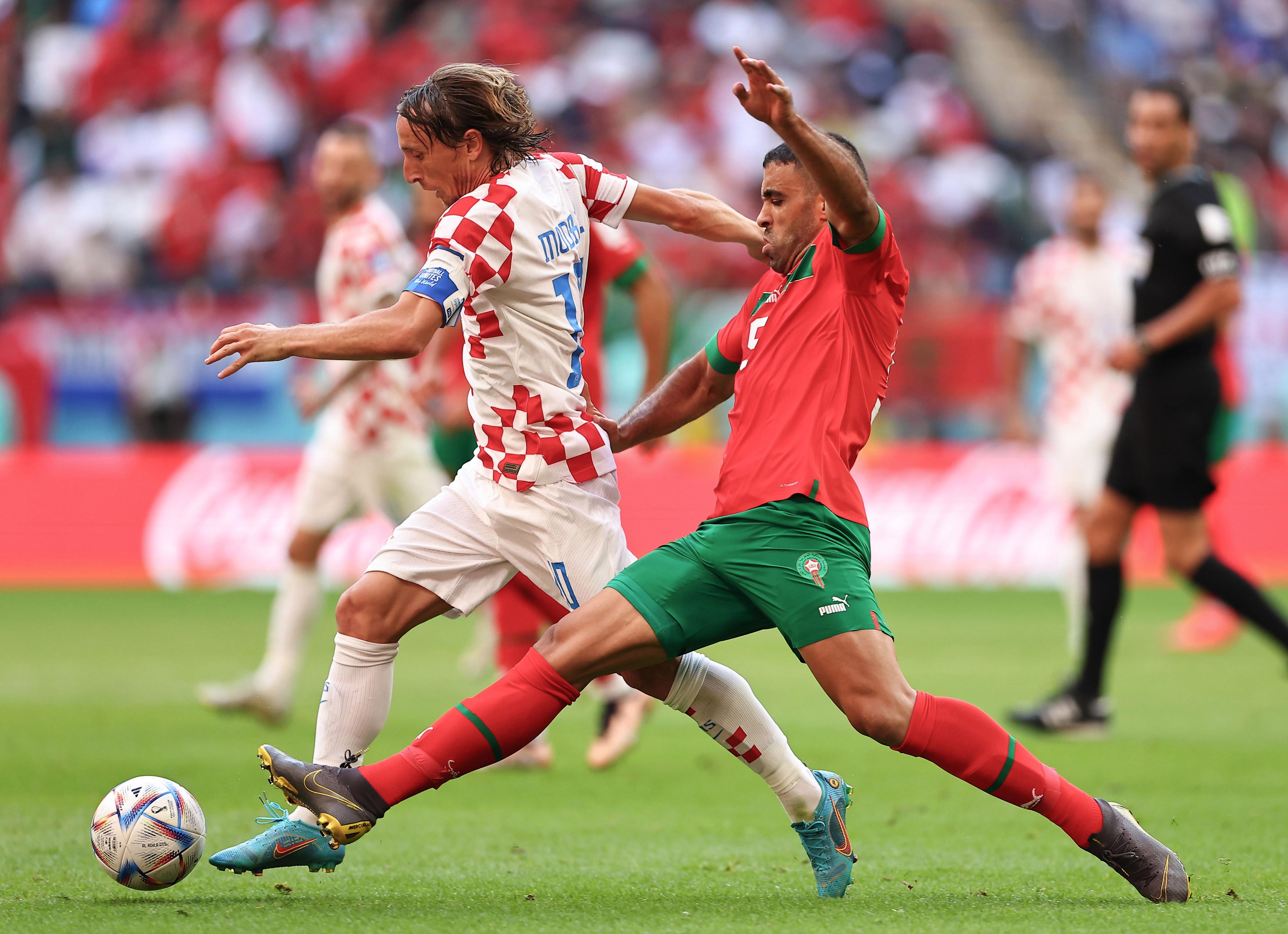 包含俄罗斯在主场备战克罗地亚欧洲杯预选赛，积极备战态势显著的词条