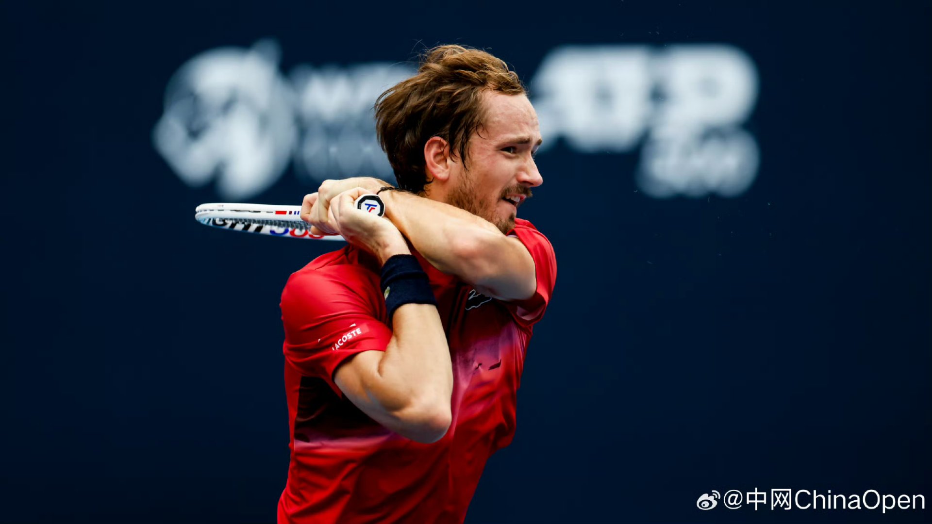 法国网球队鏖战英国网球队，梅德韦杰夫制霸全场的简单介绍